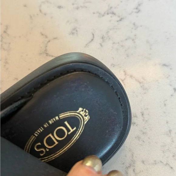 Tod’s black leather, crisscross sandal. Current to the brand. - Picture 8 of 9